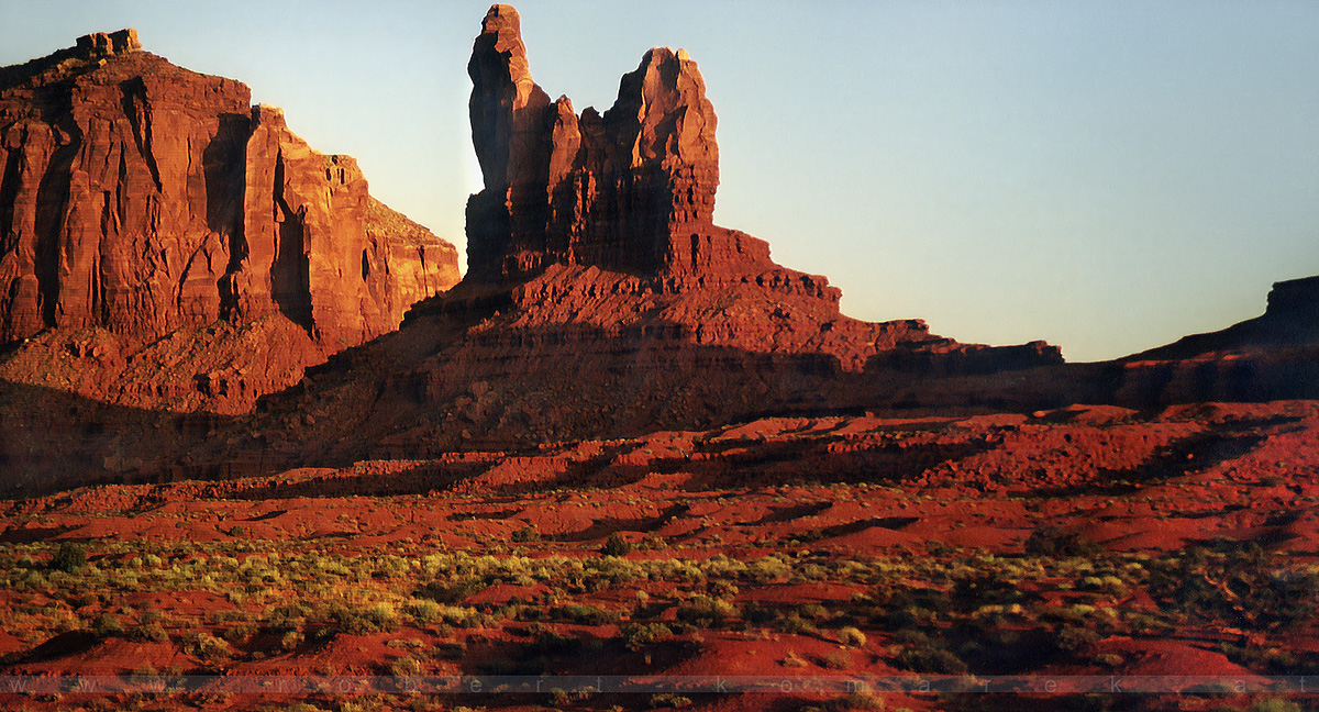 Swearing Hand - Monument Valley, Utah / U.S.A. 1992